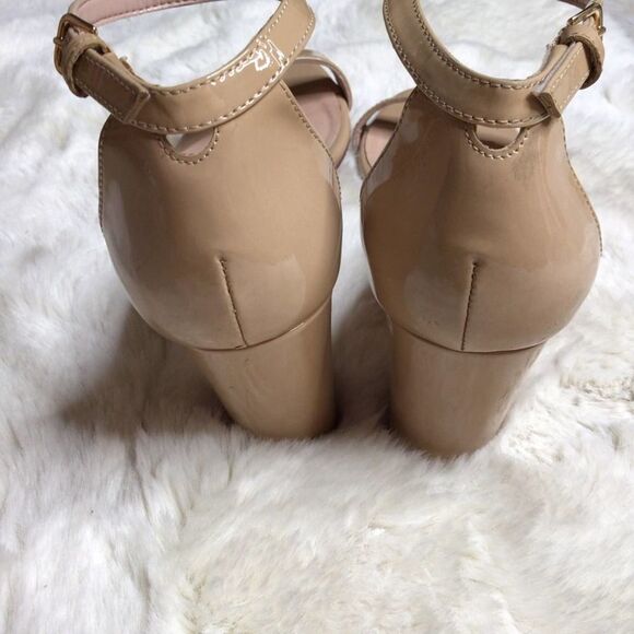 Stuart Weitzman Nude Patent Leather Heels - Picture 3 of 7